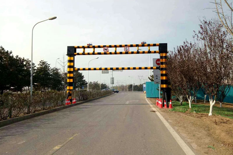 鞍山道路限高杆